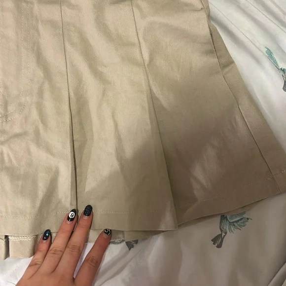 BEIGE PLEATED MINI SKIRT WITH BELT DETAILING - Picture 6 of 7